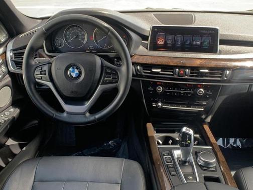 Photo 2 of 29 of 2017 BMW X5 xDrive35i