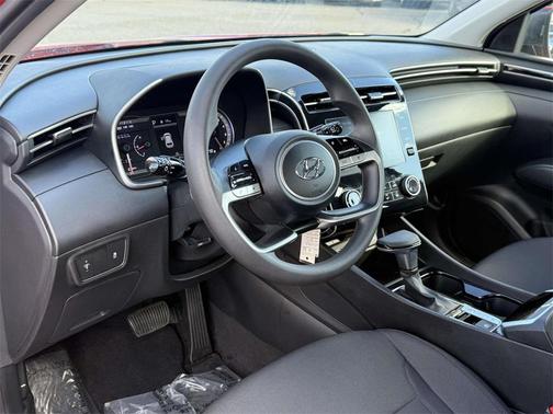 2023 Hyundai TUCSON SE