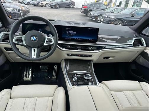 2025 BMW X5 M60i