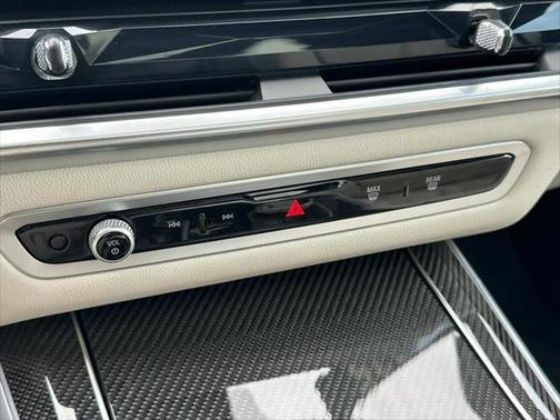 2025 BMW X5 M60i