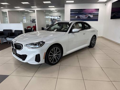 Mineral White Metallic 2025 BMW 230 xDrive