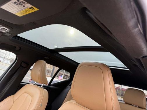 2019 Volvo XC40 T5 Momentum