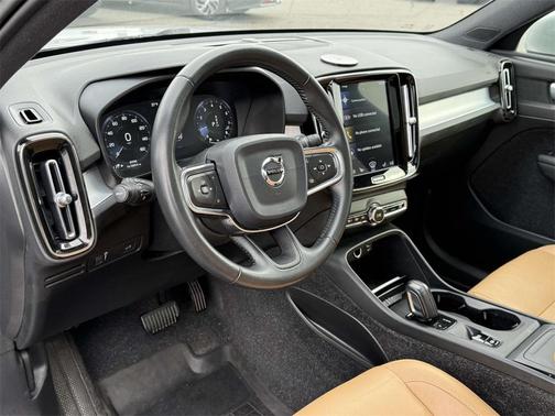 2019 Volvo XC40 T5 Momentum