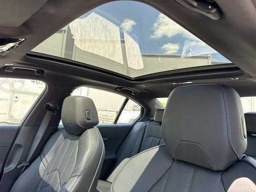 Mineral White Metallic 2026 BMW 550e xDrive