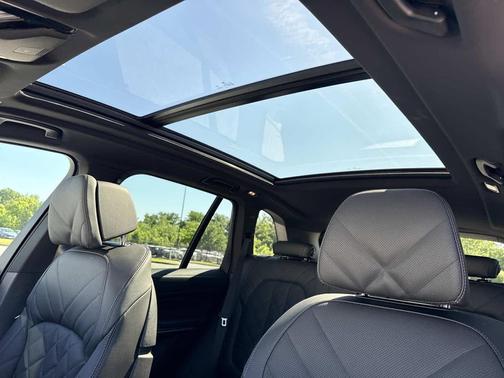 Carbon Black Metallic 2026 BMW X5 xDrive40i