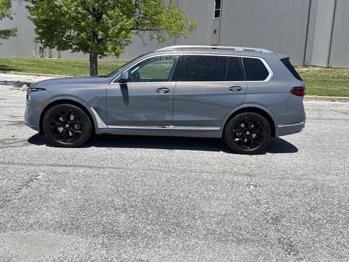 Sparkling Copper Metallic 2026 BMW X7 xDrive40i