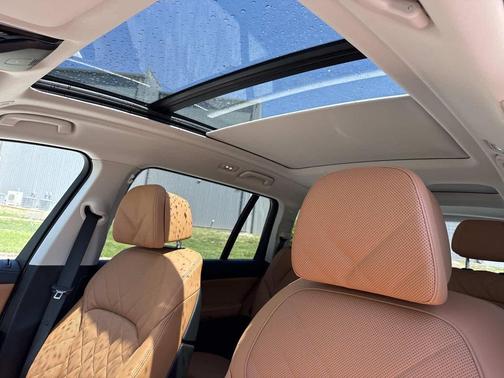 Sparkling Copper Metallic 2026 BMW X7 xDrive40i