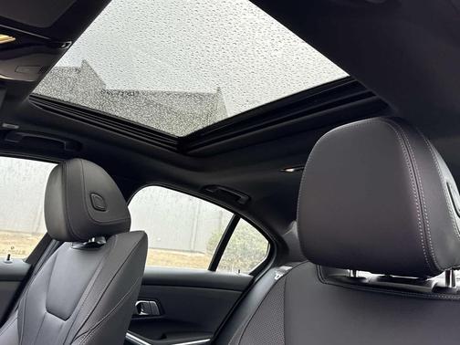 2025 BMW 330 i xDrive