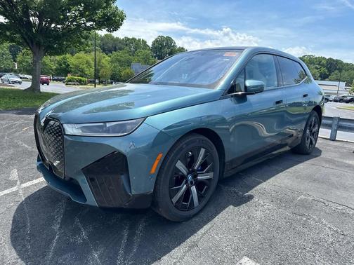 Mineral White Metallic 2024 BMW iX xDrive50