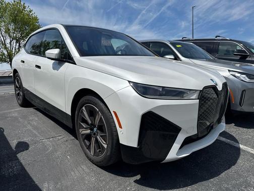 Mineral White Metallic 2024 BMW iX xDrive50