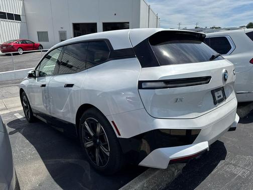 Mineral White Metallic 2024 BMW iX xDrive50