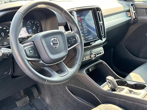 2020 Volvo XC40 T5 Momentum