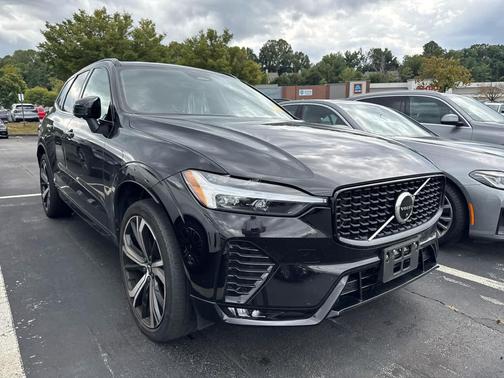 2022 Volvo XC60 B5 R-Design