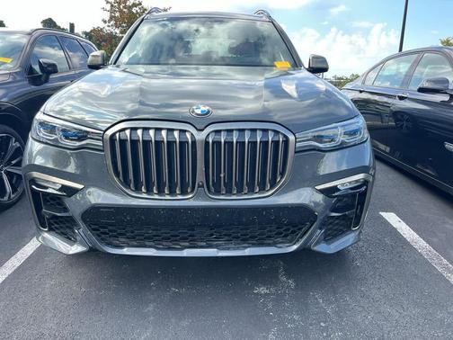 2022 BMW X7 M50i