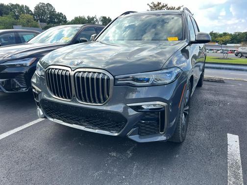 2022 BMW X7 M50i