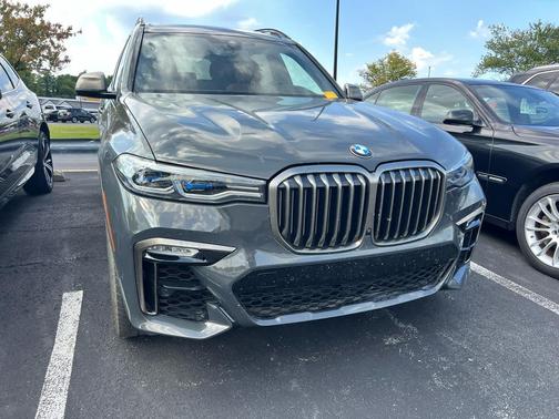 2022 BMW X7 M50i