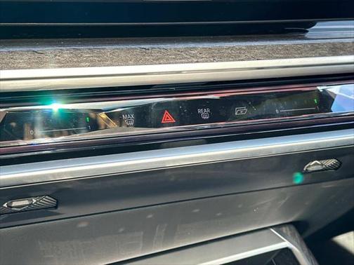 2025 BMW 750e i xDrive