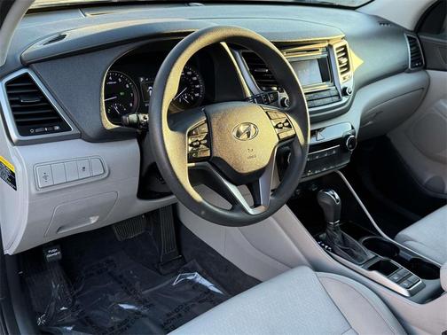 2016 Hyundai TUCSON SE