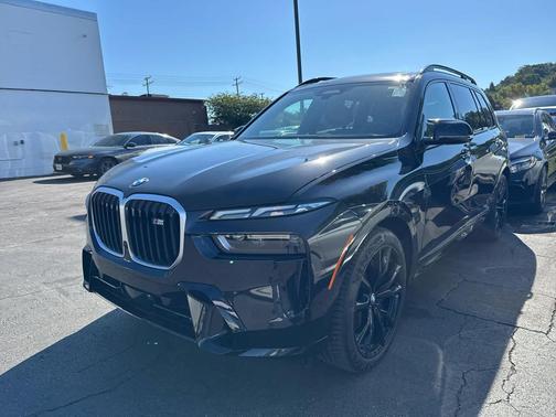 2025 BMW X7 M60i