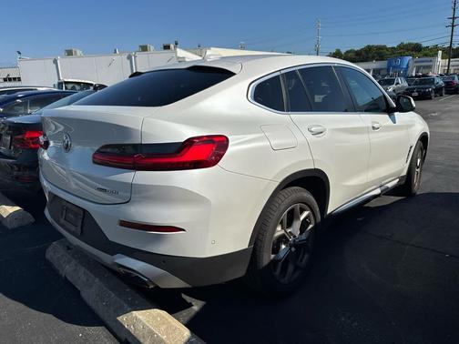 2025 BMW X4 xDrive30i