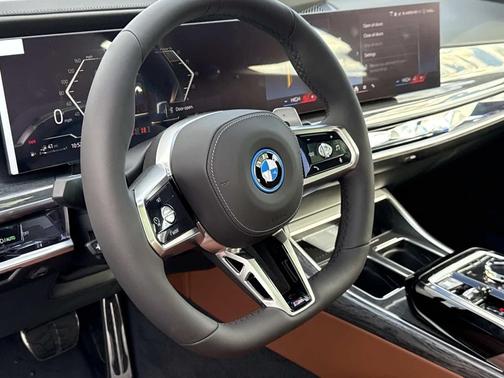 2026 BMW 750e i xDrive