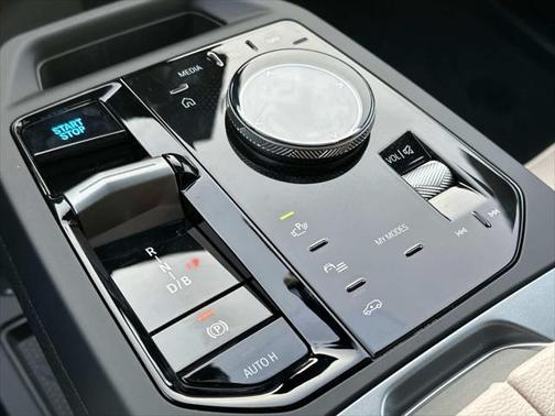 2025 BMW iX xDrive50