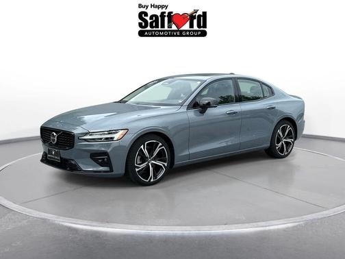 Gray 2024 Volvo S60 B5 Core Dark Theme