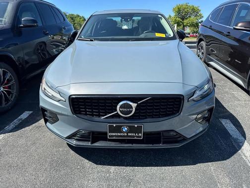 Gray 2024 Volvo S60 B5 Core Dark Theme