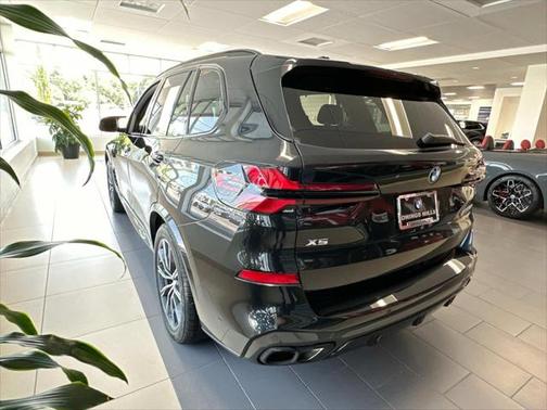 2024 BMW X5 M60i