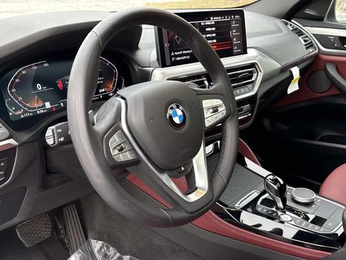 2025 BMW X4 xDrive30i
