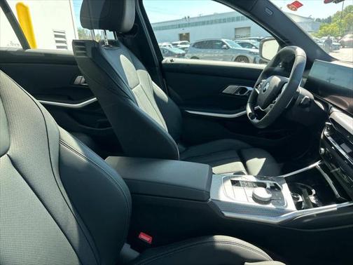2025 BMW 330 i xDrive