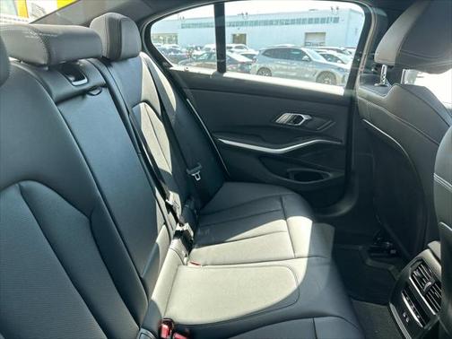 2025 BMW 330 i xDrive