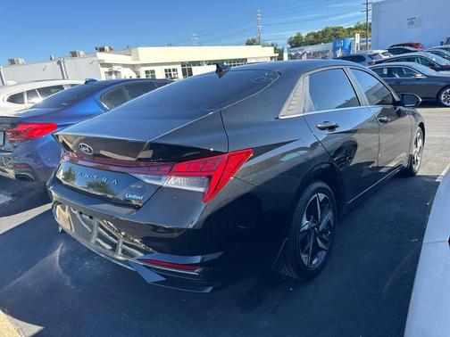 2023 Hyundai ELANTRA Limited