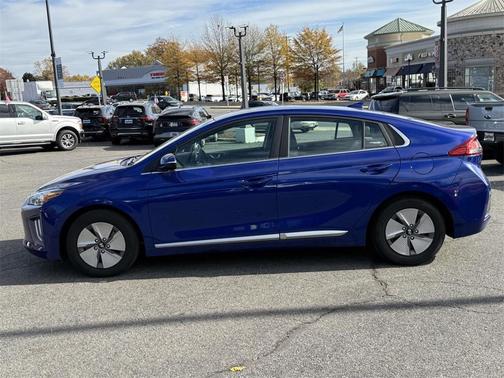 2022 Hyundai IONIQ Hybrid SE