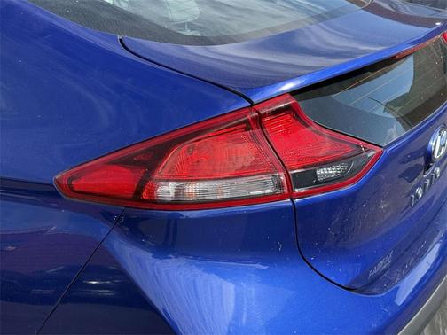 2022 Hyundai IONIQ Hybrid SE