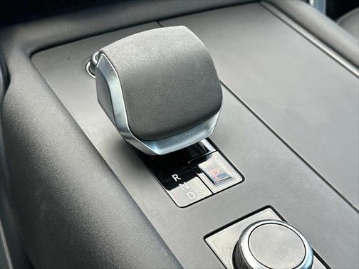 2023 Land Rover Discovery P300 S R-Dynamic
