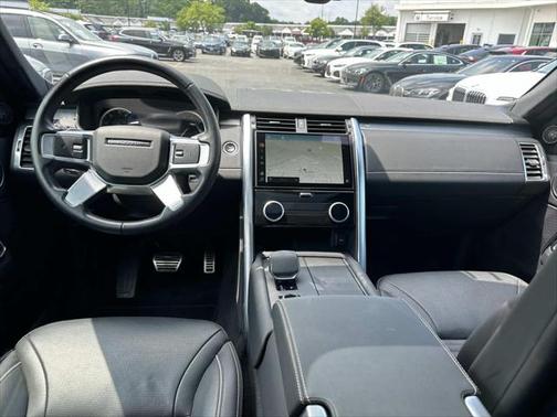 2023 Land Rover Discovery P300 S R-Dynamic