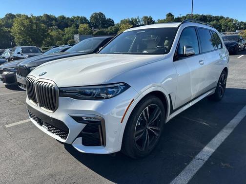 2022 BMW X7 M50i