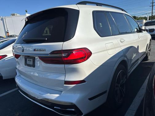 2022 BMW X7 M50i