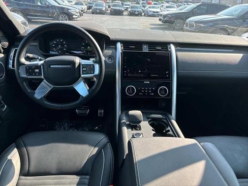 2023 Land Rover Discovery P360 Metropolitan Edition