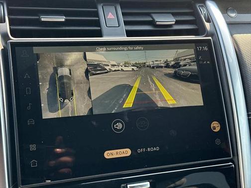 2023 Land Rover Discovery P360 Metropolitan Edition