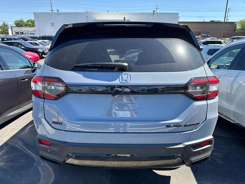 Sonic Gray Pearl 2026 Honda Pilot Black Edition