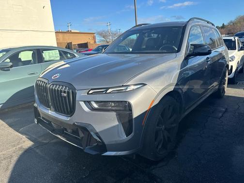 2023 BMW X7 M60i