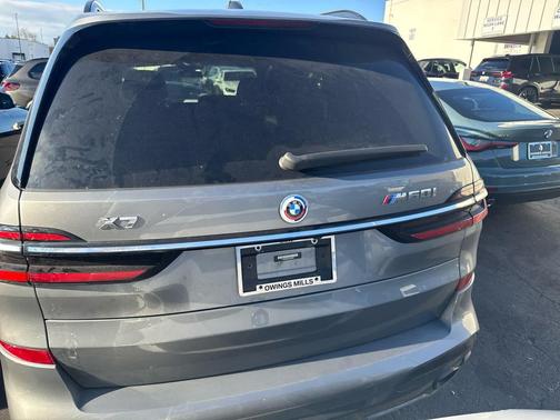 2023 BMW X7 M60i