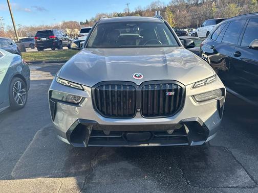 2023 BMW X7 M60i