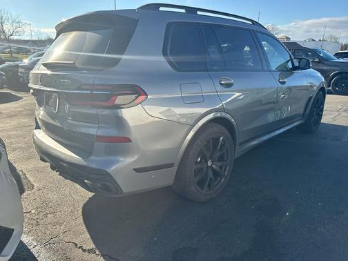 2023 BMW X7 M60i