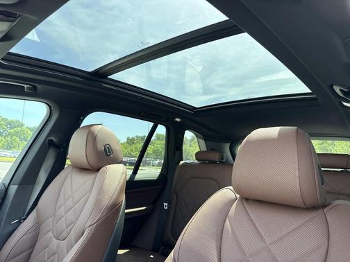 Manhattan Green Metallic 2026 BMW X5 xDrive40i