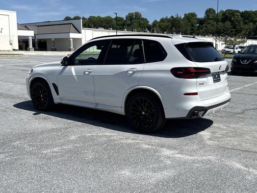 Mineral White Metallic 2026 BMW X5 xDrive40i