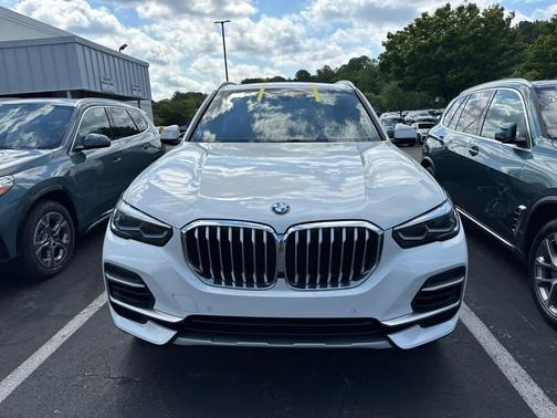 Mineral White Metallic 2023 BMW X5 xDrive40i