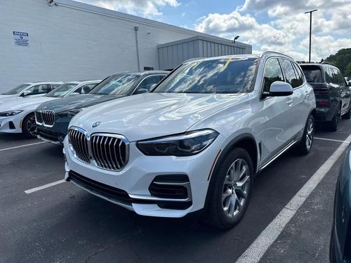 Mineral White Metallic 2023 BMW X5 xDrive40i